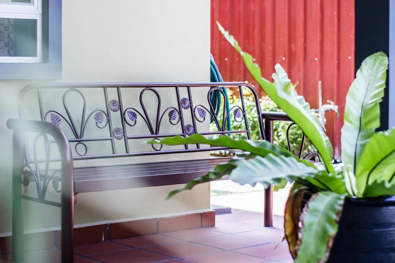 Explore 5Br Gardenhouse Retreats 巴特沃思 度假居