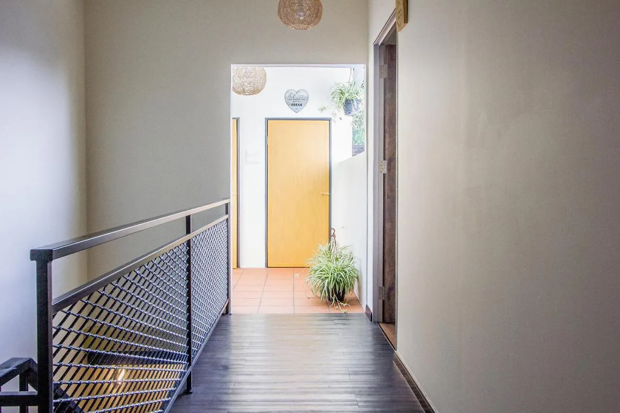 Explore 5Br Gardenhouse Retreats 巴特沃思
